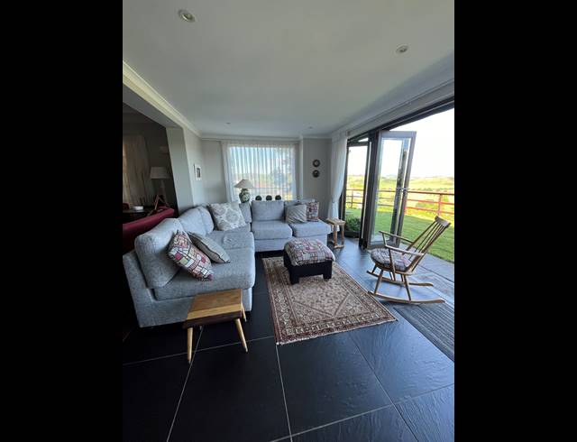5 BEDROOM GATED ESTATE FOR SALE IN UNDERBERG